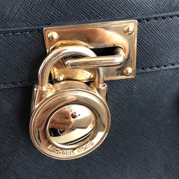 Michael Kors Large Saffiano Leather Hamilton Tote - Picture 10 of 13